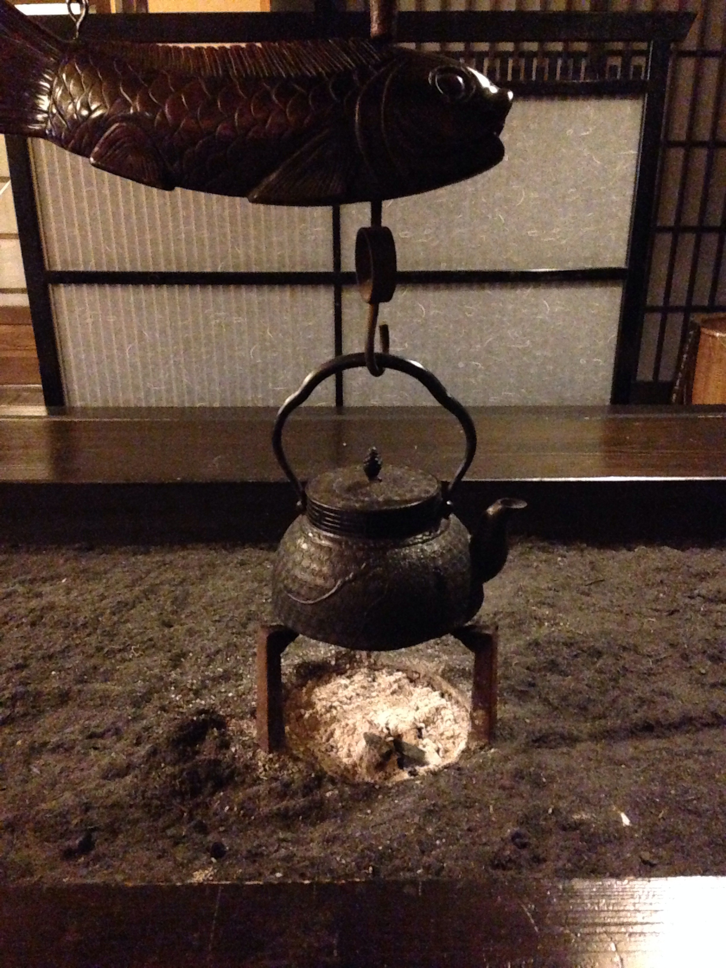 This is how you use a tetsubin A Tea Addict's Journal